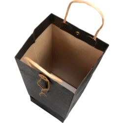 Klika - Tas | Papier | gedraaid papieren koord | japanse sluiting | 11x10x36cm | wijnflestas | zwart | zak à 10 stuks